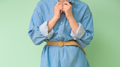 Woman wearing a brown belt over a large shirt