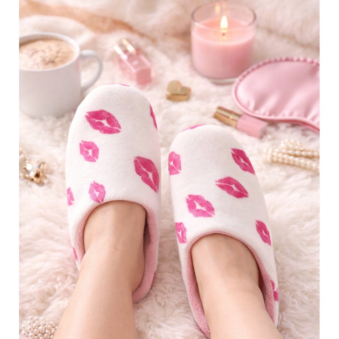 CTM® Women's Lipstick Kiss Slippers - Pink