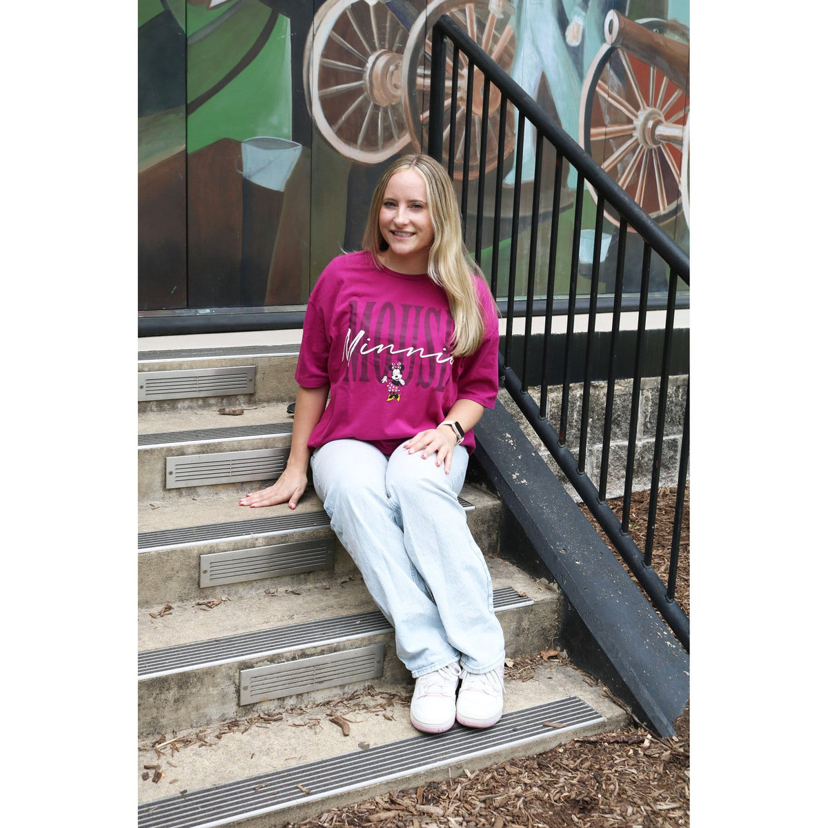 Jerry Leigh Women's Minnie Mouse Script Signature T-Shirt - Magenta
