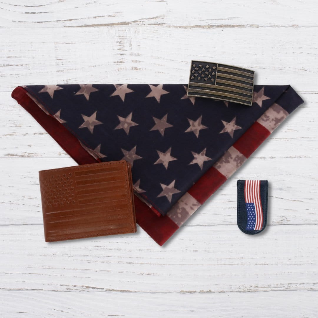 CTM® Men's Leather American Flag Embossed Bifold Wallet - Tan