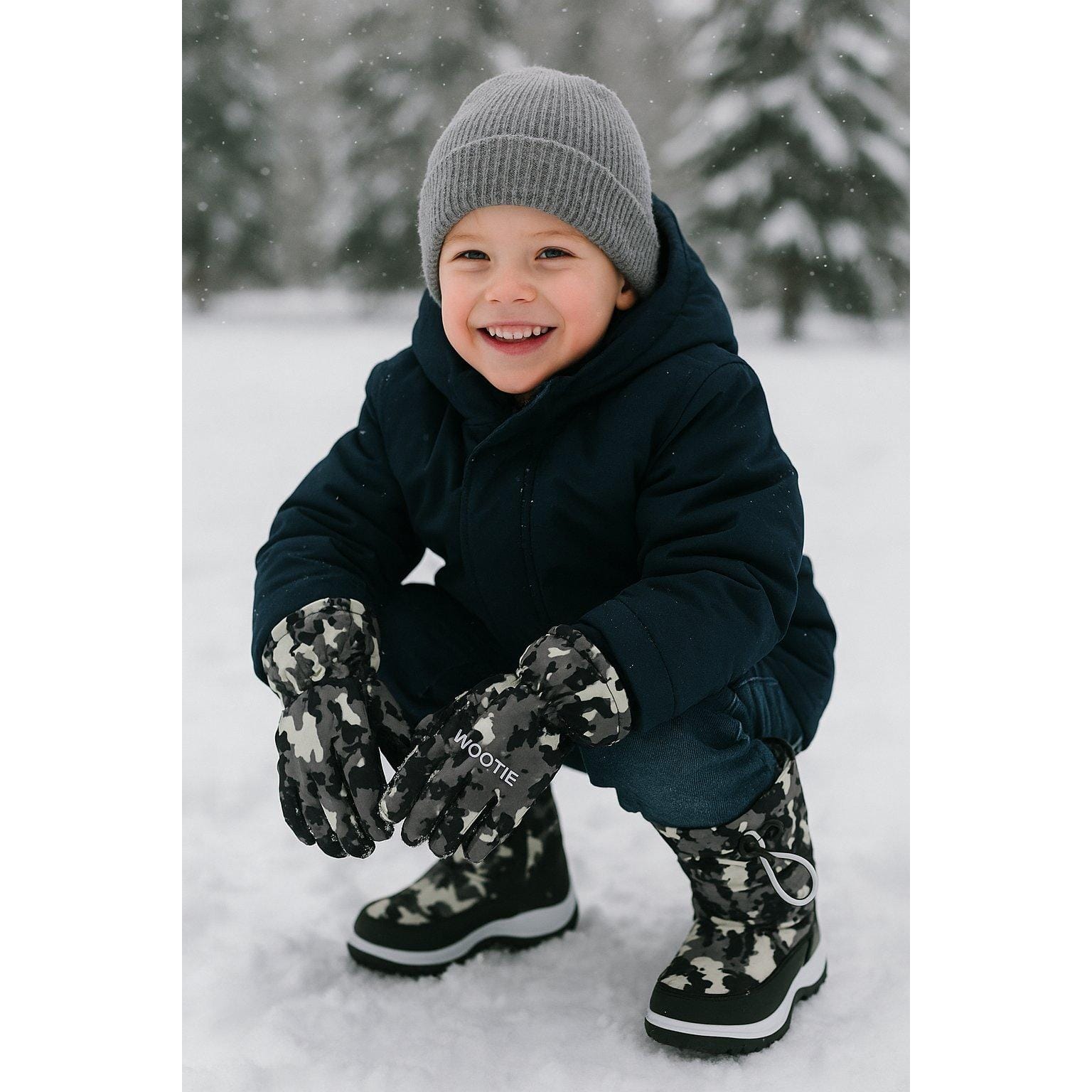 CTM® Kids' Print Design Winter Ski Gloves by Wootie - Black with Camo