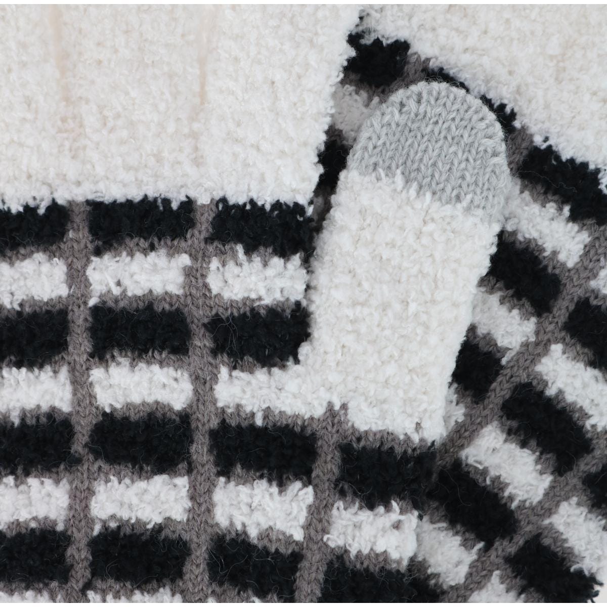 CTM® Women's Knit Color Block Touchscreen Compatible Winter Gloves - Ivory